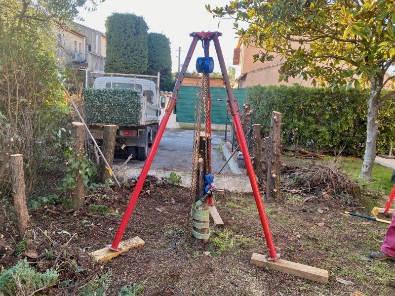 Installation d'une clôture rigide métallique en panneau avec lame en pvc verte près de Biot